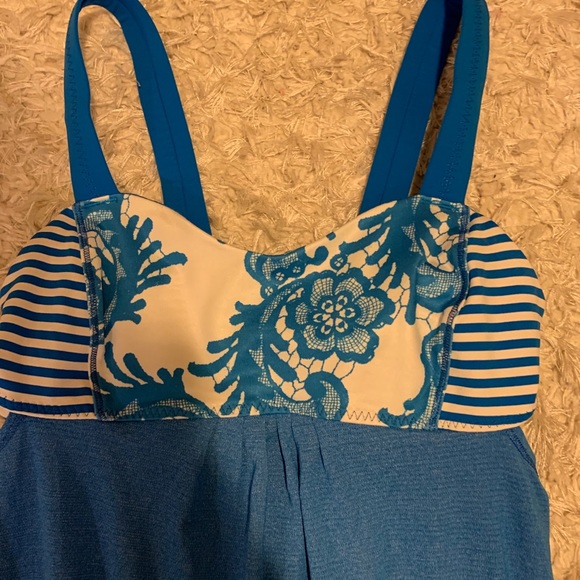 Blue floral lululemon tank top - Picture 2 of 6